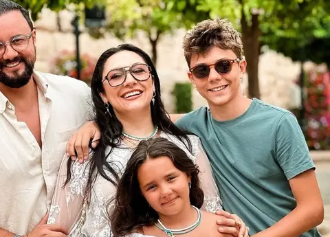 Andra și-a păstrat rochia de mireasă. Artista avea 21 de ani când s-a căsătorit cu Măruță: „Eu nu aș ține morțiș ca Eva să o poarte, dar să fie ca amintire. Sau dacă vrea să taie din ea ceva"
