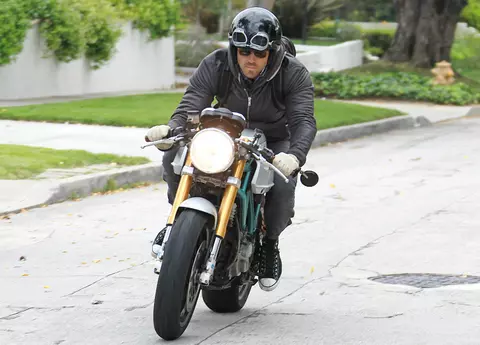 Frumosii de la Hollywood pe motociclete