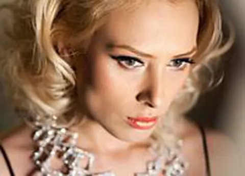 Iulia Vantur