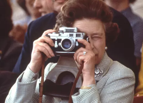 Regina Elisabeta a II-a - istoria in imagini