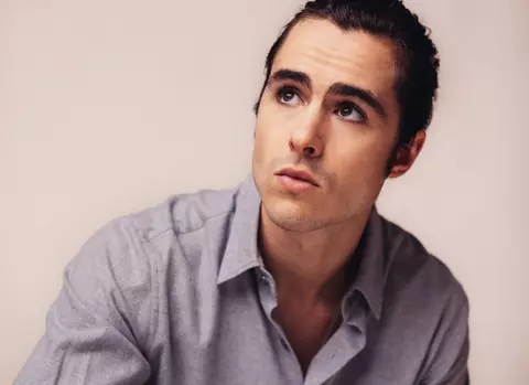 Ben Schnetzer a semnat pentru rolul celebrului dirijor român Sergiu Celibidache în filmul „Cravata galbenă”, în locul lui Rupert Friend