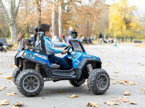 Cum să organizezi un minicircuit de curse pentru copii în curtea casei