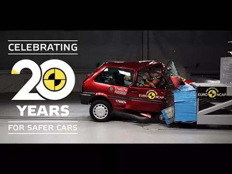 Euro-NCAP-crash-testing-an-old-Rover-100-and-a-recent-Honda-Jazz