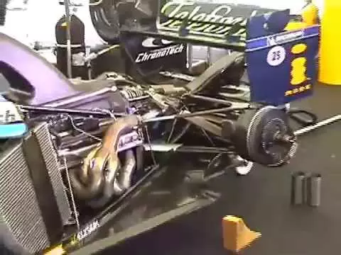 Renault-F1-engine-playing-God-Save-the-Queen