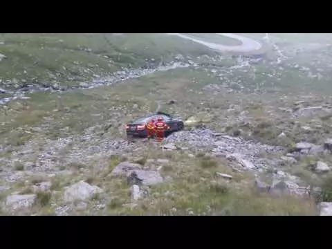 BMW-căzut-în-râpă-pe-Transfăgărăşan