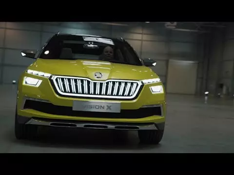 DRIVING-THE-ŠKODA-VISION-X-WITH-DESIGNERS