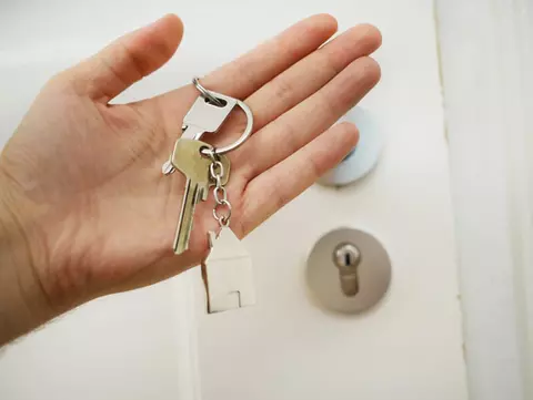 Casa la țară sau apartament în oraș? 7 sfaturi pentru a alege corect