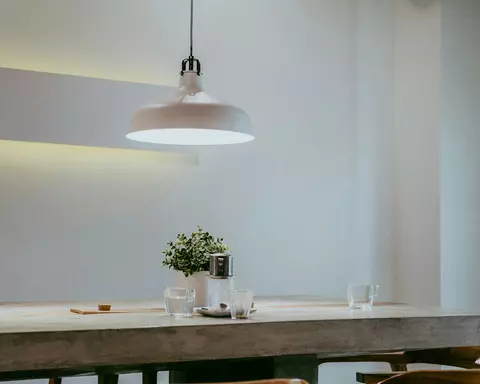 Iluminatul care schimbă atmosfera: cum alegi lustra potrivită pentru orice încăpere
