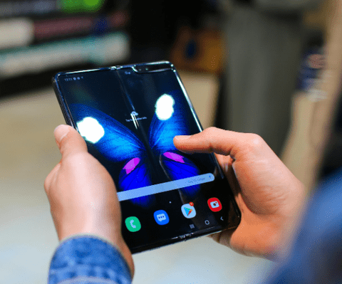 Avantajele unui telefon pliabil Samsung Galaxy Z Fold 7