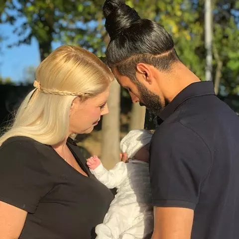 Adina Postelnicu, Glance și fiica lor