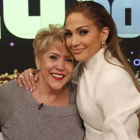 jennifer-lopez-and-leah-remini-are-the-guests-today-news-photo-1576187812