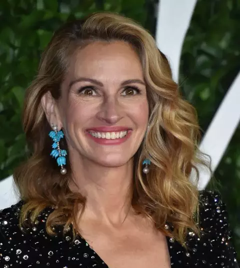 Cum arată Julia Roberts în costum de baie, la 54 de ani. A fost surprinsă în ipostaze tandre cu soțul ei