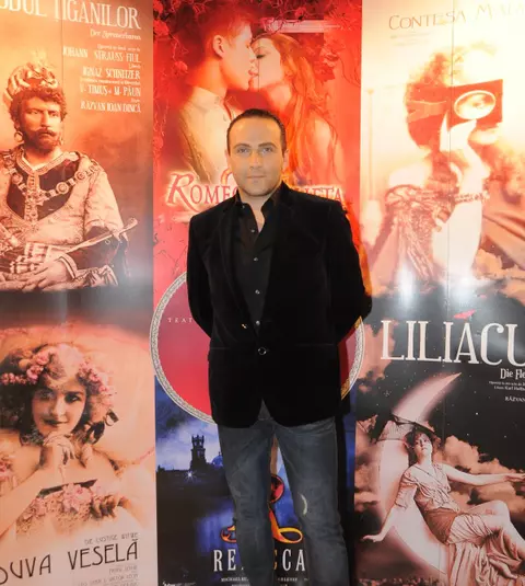 The Full Monty, un musical de Razvan Mazilu 