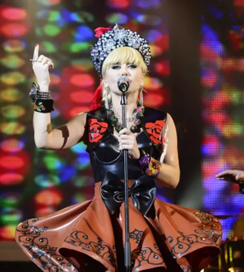 Loredana a lansat albumul "Dragoste" intr-un show incendiar