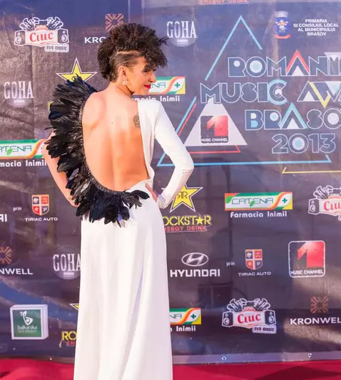 [FOTO] Vedete pe covorul roşu la Romanian Music Awards 2013