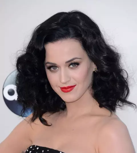 [FOTO] Vedete pe covorul roşu la American Music Awards