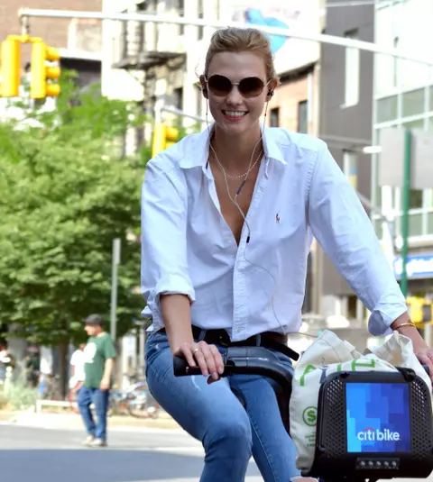 Bicicleta – Cel mai stylish accesoriu al verii pentru vedete