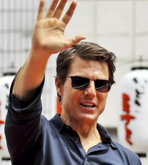 După 30 de ani, Tom Cruise va face un nou Top Gun