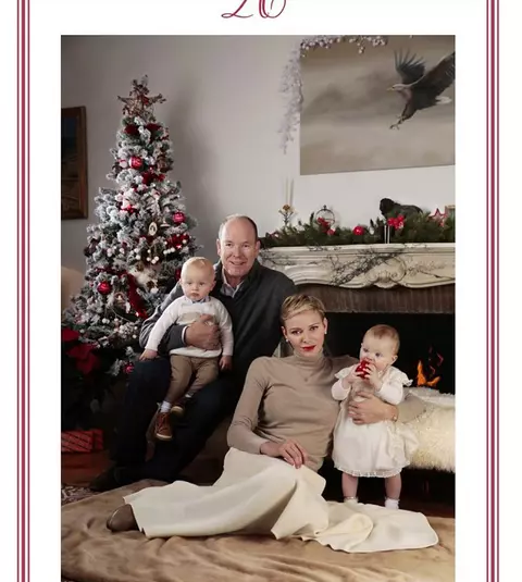 Fotografiile şi mesajele de Sărbători ale familiilor regale