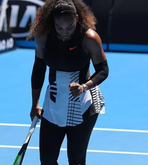 Serena Williams, topless într-un nou shooting