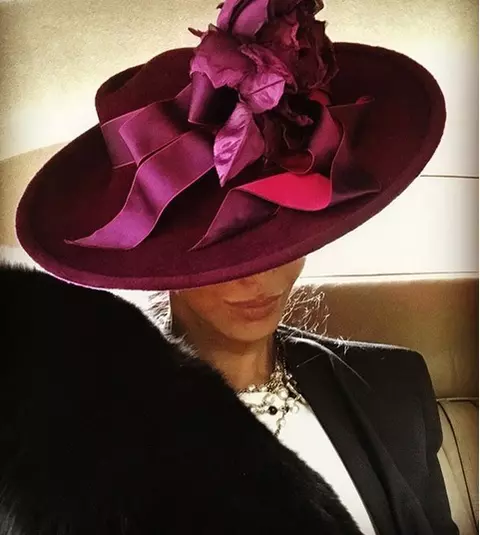 Mihaela Rădulescu a făcut furori la un eveniment cu ținutele ei vintage. Vedeta s-a transformat într-o divă a anilor ’50!