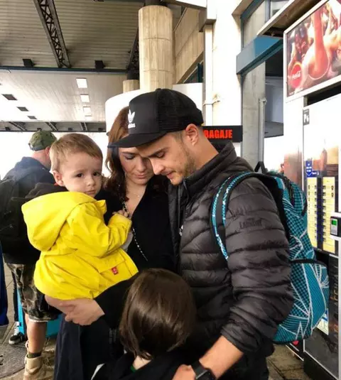 Lacrimi şi peripeţii la plecarea vedetelor în „Asia Express”