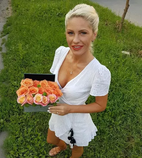 Trecutul iese la iveală! Cum arăta și cum s-a lăsat fotografiată Hannelore când avea doar 16 ani