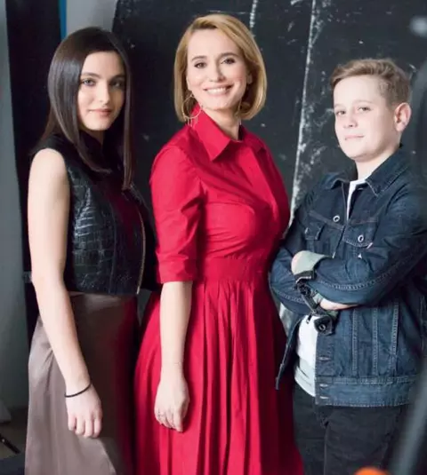 Toți o știu pe fiica ei, dar uite cât de mare s-a făcut băiatul Andreei Esca. Aris Melkior are 15 ani: ”Părinții mei sunt ca orice alti părinți”