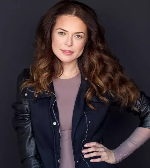 O mai ții minte pe Raluca Lăzăruț? Cum arată prezentatoarea TV la 5 ani de când a părăsit România