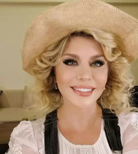 Loredana Groza, despre frumuseţe în VIVA! de aprilie: „Răutățile te îmbătrânesc! Nu poți să ai grijă doar de ridurile de pe față și să ai riduri în suflet!”