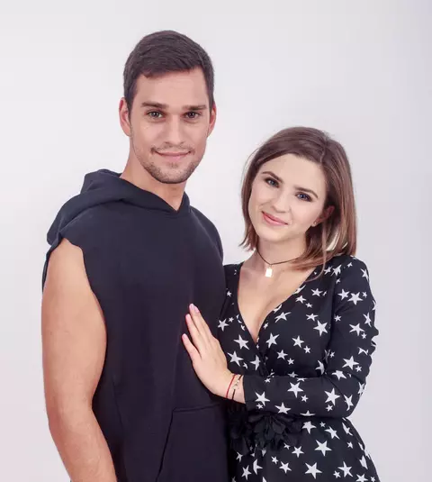 Cristina Ciobănaşu şi Vlad Gherman, despre prima întâlnire. Actorii din FRUCTUL OPRIT au spus în VIVA! de aprilie ce iubesc unul la celălalt, după 7 ani