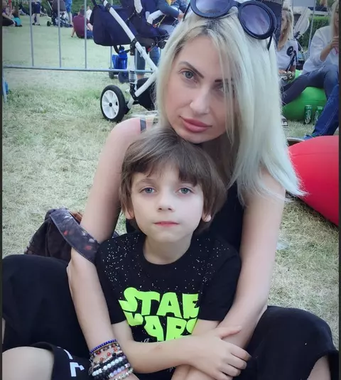 Cine e Adele Chirică, femeia care a revoluționat sistemul medical din România. Tatăl copilului ei bolnav este un miliardar celebru și a obligat-o să facă testul de paternitate