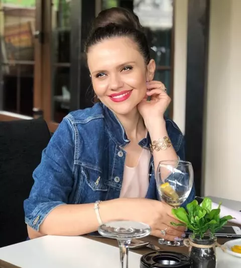 Cristina Șișcanu, pusă la zid de câțiva fani după ce a pozat în costum de baie: "Nicio șansă să fii slabă"