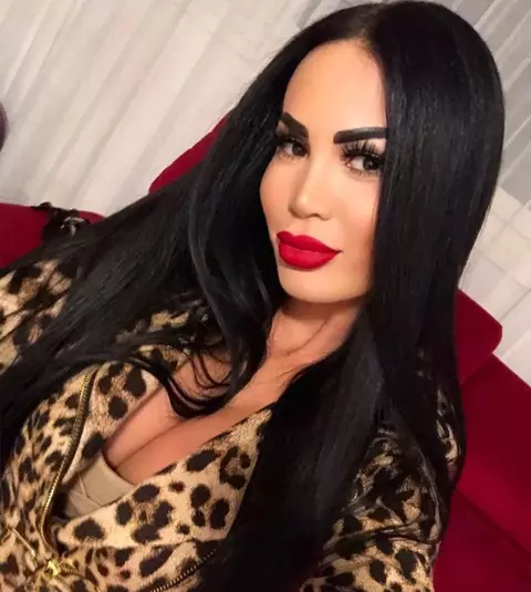 Bianca Pop, ispita bogată de la INSULA IUBIRII, şi-a arătat noile silicoane la piscină. Fotografiile sunt incendiare!