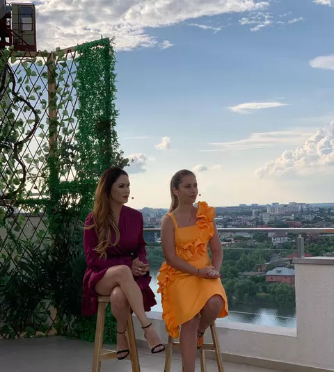 Actrița Iuliana Călinescu, înlocuită la Antena Stars după doar două săptămâni. Bianca Sârbu prezintă acum emisiunea „Dragoste fără secrete”