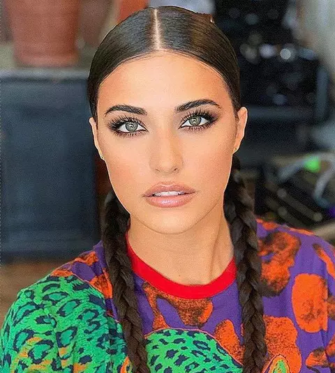 Mama Antoniei a împlinit 51 de ani. Cum arată cea mai sexy bunică din showbiz