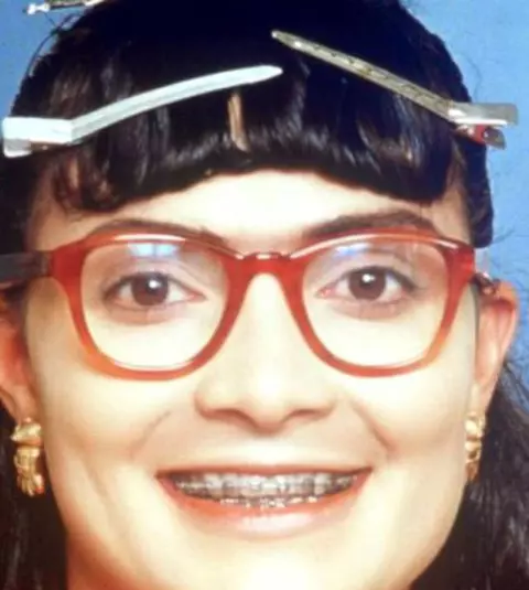 O mai ții minte pe "Betty cea urâtă"? La 46 de ani, actrița e tot mai frumoasă și arată senzațional în costum de baie!