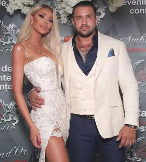 Bianca Drăgușanu și Alex Bodi, în ipostaze incendiare la plajă. Nu au mai ținut cont că sunt oameni în jur