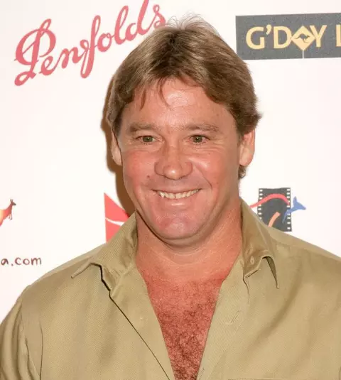 Îl mai știi pe Steve Irwin, "Vânătorul de crocodili"? Fiul lui în vârstă de 15 ani își riscă viața la fel ca tatăl său!