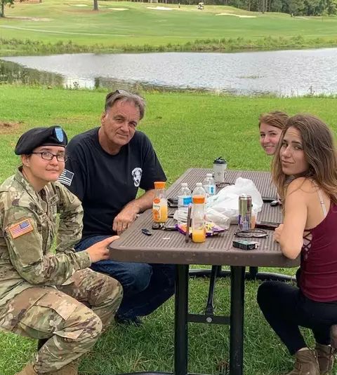 Cum arată Elena Cârstea, la 13 ani de când s-a mutat în America. Fetele ei sunt realizate profesional acolo: cea mică s-a înrolat în armată / IMAGINI emoționante
