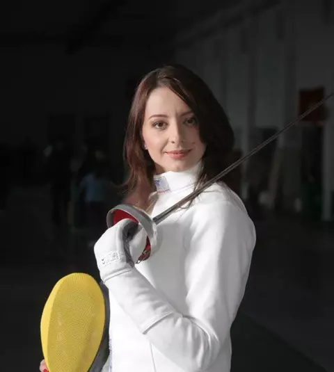 Spadasina Ana Maria Brânză îşi doreşte să devină mamă, dar ... „copiii nu se fac pe Facebook sau la telefon!”