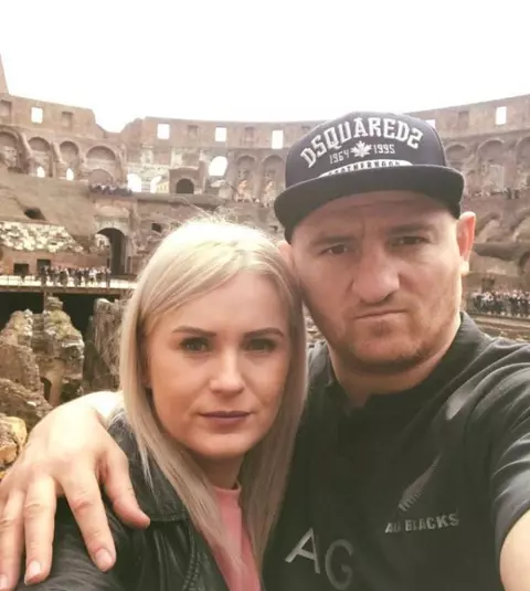 Cătălin Moroșanu are o soție superbă: e medic și sunt împreună de 17 ani! Cum a reușit s-o cucerească luptătorul K1!