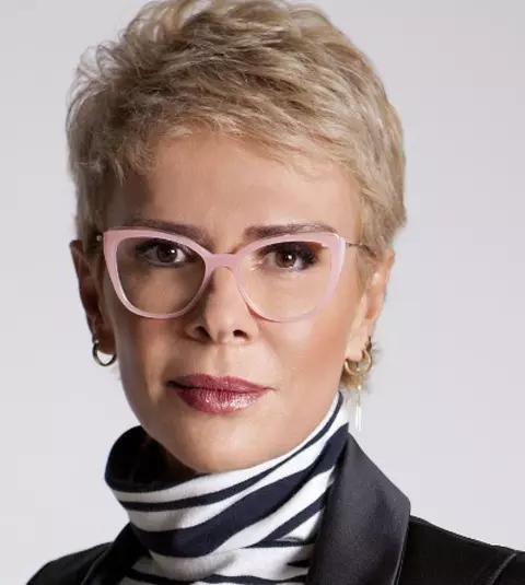 Teo Trandafir și-a schimbat complet garderoba de când a slăbit 65 de kilograme. A dat rochiile largi pe blugii mulați!