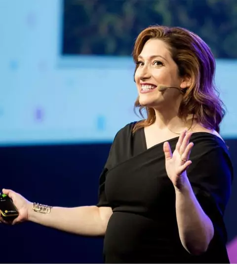 Randi Zuckerberg, sora creatorului Facebook, la Bucureşti. Amintiri din copilăria alături de celebrul Mark