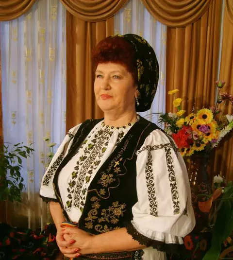 Drama neștiută a Vetei Biriș. Cântăreața a fost obligată să renunțe la rochia de mireasă, în ziua nunții, pentru că nu era virgină