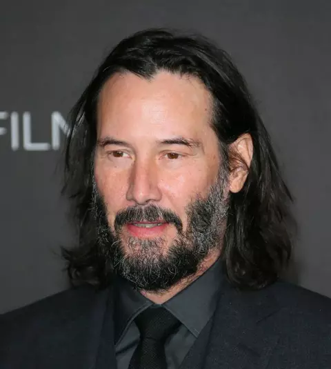 Keanu Reeves iubește din nou, după două decenii de singurătate! Femeia care l-a convins să renunțe la burlăcie nu arată ca un star de cinema