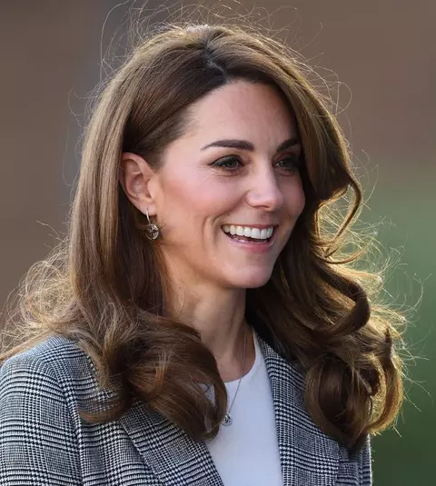 Kate Middleton s-a afișat în ținuta office perfectă! Ce pantofi nu trebuie să-ți lipsească din garderobă