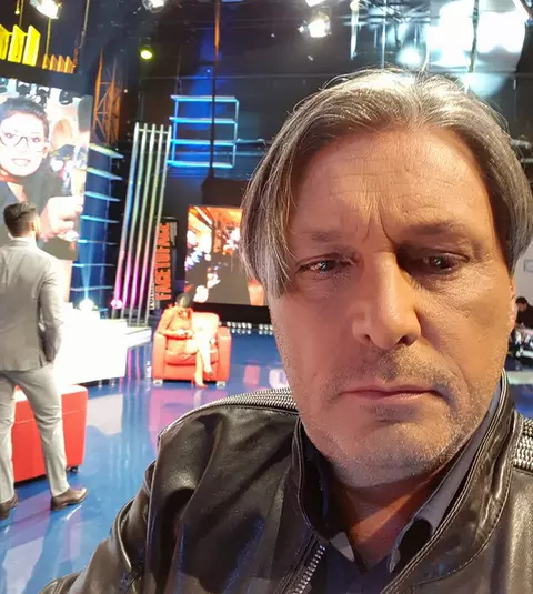 Fiica lui Cornel Galeș a ajuns la priveghi. Claudia și-a iertat tatăl care a părăsit-o în urmă cu mulți ani