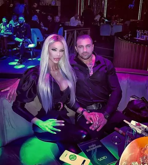 Bianca Drăgușanu și Alex Bodi și-au mai dat o șansă. Au uitat complet de divorț și au petrecut la ziua lui Cătălin Botezatu