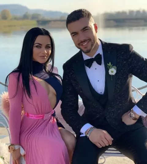 Carmen de la Sălciua este pregătită să devină mamă. Artista a ales deja numele fetiței